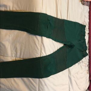 Green Leggings with Ribbing